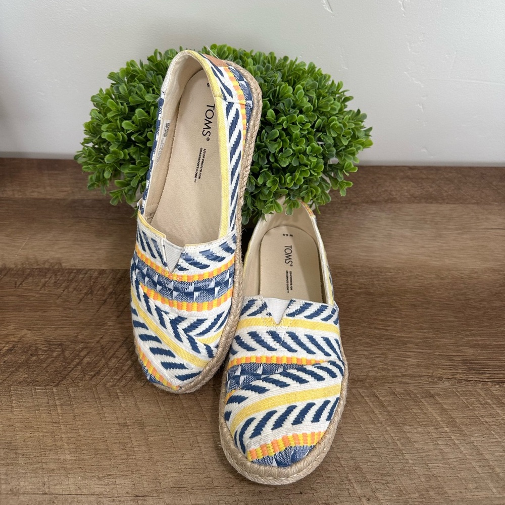 Toms Blue and Yellow Espadrilles with Chevron Pattern Boho - Picture 2 of 12